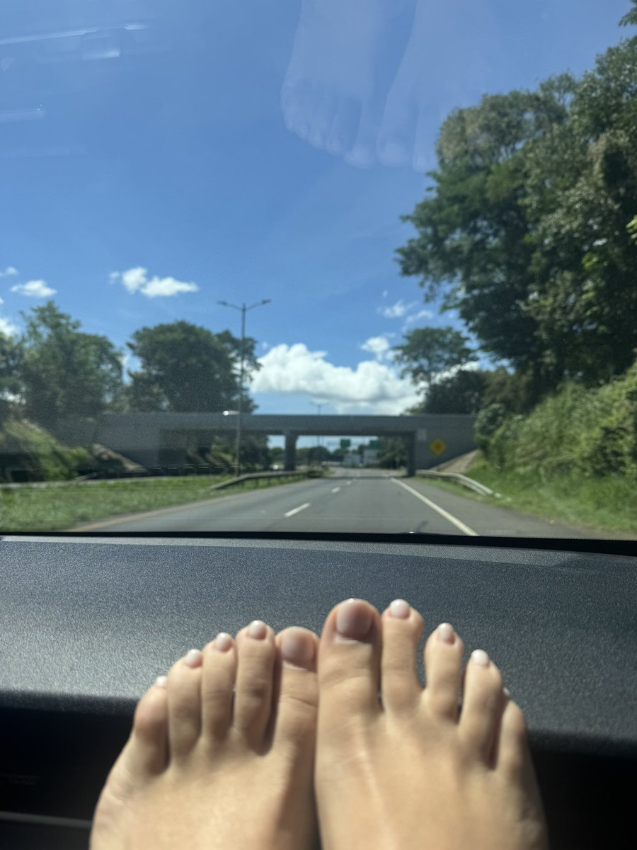 lexibanksss's tweet photo. good morning f1ndumb 🤍

princess is heading back to the city &amp; and ur on your way to work 🎀 hehehe https://t.co/gKNKrIywLg
