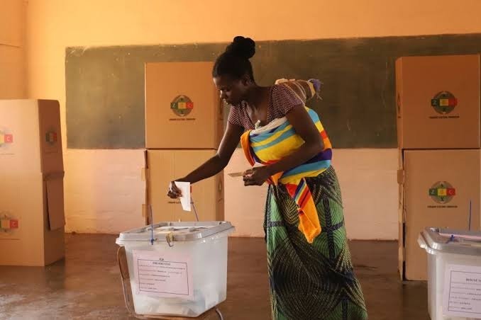 harare_post's tweet photo. The Zimbabwe Electoral Commission (ZEC) has stepped up preparations for the Chiredzi Ward 19 by-election after conducting a training session for officials and stakeholders ahead of the nomination court process.

https://t.co/pLb76y1cRJ https://t.co/qh1yBwMlYA