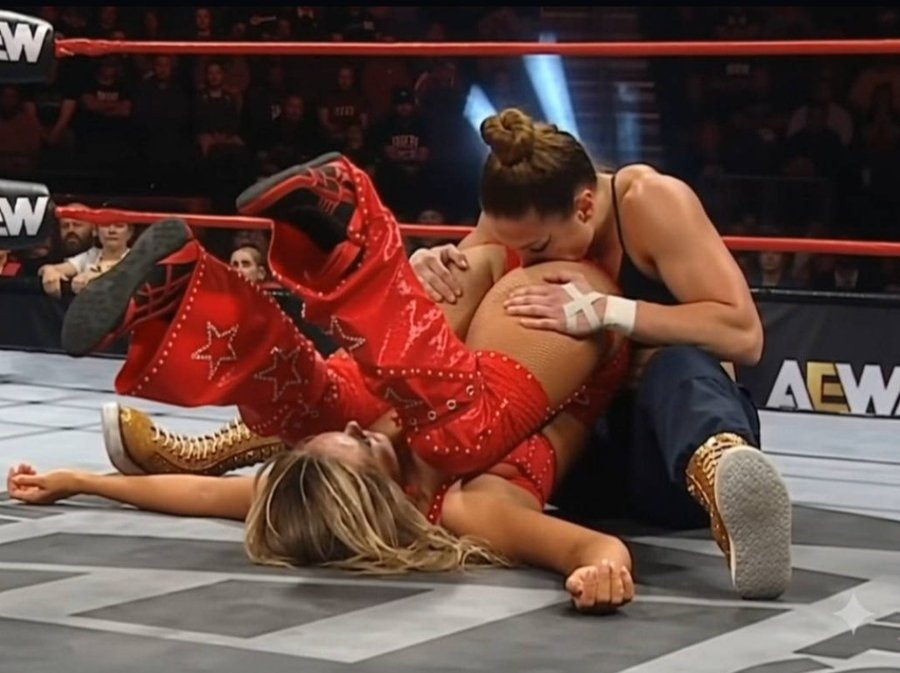 Laura_318W's tweet photo. Why is Marina Shafir Kissing Anna Jay's ass....is it part of the submission https://t.co/moN6WNUIQk