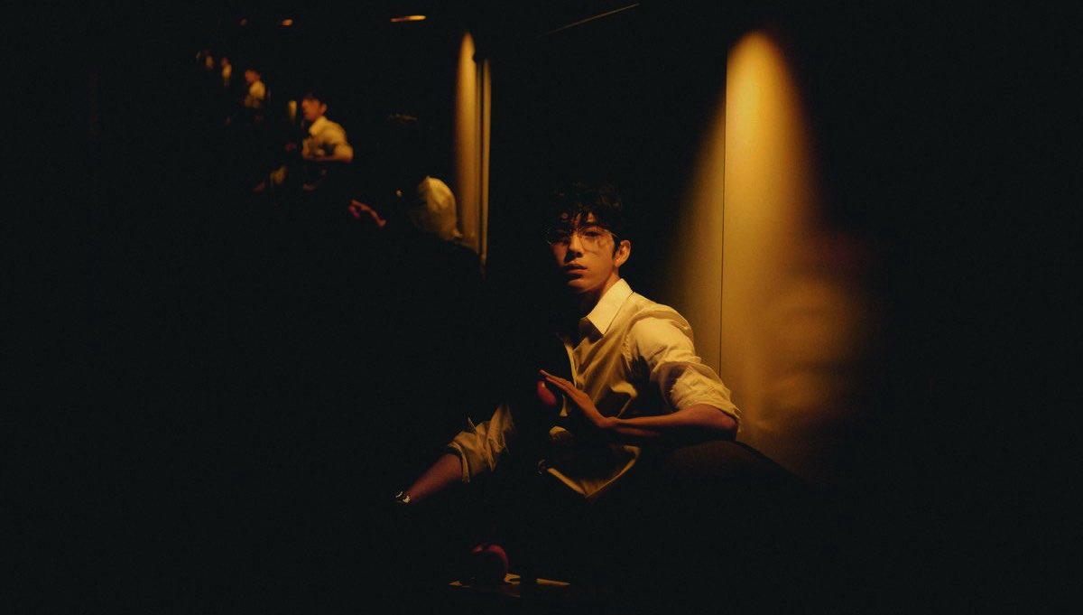 ilyjbr's tweet photo. 📋✨ Sharing a good stories about Jing Boran.

From. Li Ronghao 😊

𓐄 "Jingbao is always kind to everyone around him, 
facing every hardship with unwavering courage. 
He pours his heart into everything he loves, 
and above all, he treats me wonderfully well. 
Being a fan of this radiant, positive young man 
makes life so worthwhile. HBD to my brother!"

𓐄 "He constantly sent me gifts, treated me to meals
picked up the tab, reserved tables, bought me shoes
clothes, necklaces, and cosmetics, took me for facials, 
and even sent over household goods and scented rugs.
Li Ronghao shared that, back then, Jing was basically 
like a generous millionaire in his eyes whenever
he initiated a conversation, he would usually start with,
"Bro, give me your address, ... I'm sending sth over to you!"

𓐄  Once, Li Ronghao asked Jing Boran 
for recommendations on good restaurants 
in Shanghai. Jing Boran gave him a suggestion, 
so Li Ronghao went there to eat.But when he finished 
and went to settle the bill, he discovered that 
Jing had already paid for it in advance.🥹

𓐄 These days, whenever he goes shopping, 
he always buys two of everything one for himself 
and one for me. 🤍🤍

#井柏然 #JingBoran