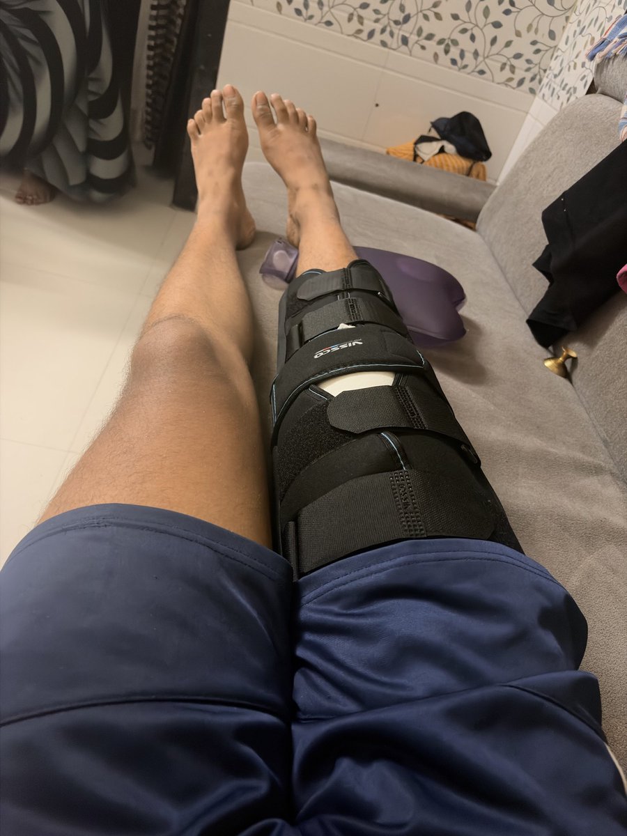 ash_verma_2006's tweet photo. 3/5
But life had other plans💔
On October 3, while playing badminton, I dislocated my knee and suffered a ligament tear, with some ACL strain. I’m currently recovering with my leg in a cast(plaster)

Now, even though BMIC is so close to home, attending it feels uncertain https://t.co/pmZ37gBU79