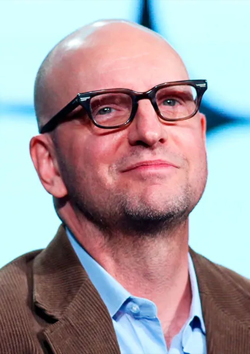 TheBatmanSagaNW's tweet photo. Robert Pattinson says he is so happy that Steven Soderbergh stepped in to help Matt Reeves finish ‘THE BATMAN: PART 2’.  

“I am so happy he’s come on to help Matt. It’s incredibly generous of him – and he’s doing it in the loveliest way. It’s completely selfless. I think Matt had put so much work into the script, and we’re almost done. So for someone to come in and say, ‘I just want to help Matt do it; I want to do it in conjunction with him and just get it to the edit.’ And to have someone who’s as talented as Steven doing it is great. I think they’re in production already & I’m starting in a couple of days.”  

(Source: https://t.co/wvvqfzKu81)