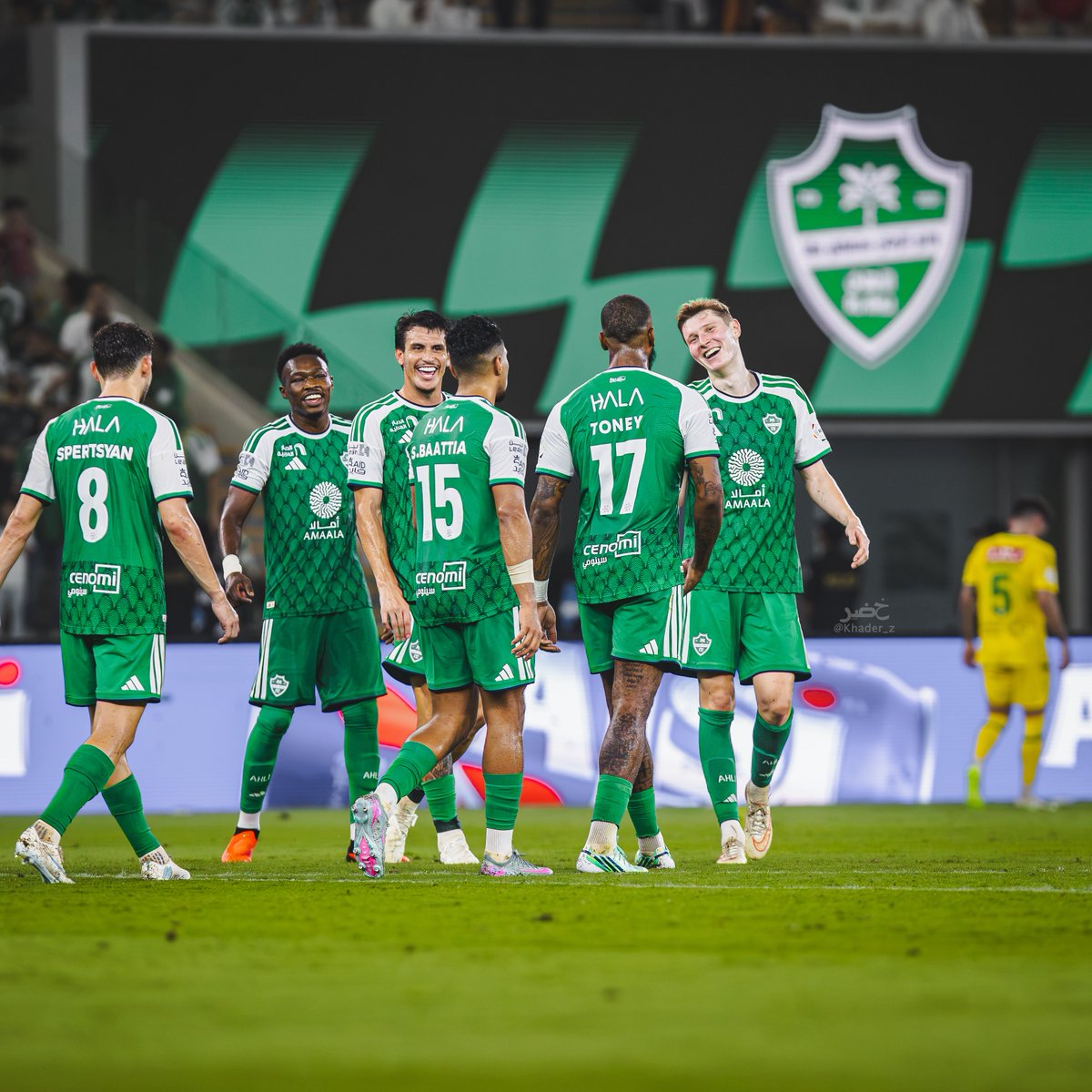AFC4NET's tweet photo. 🚨📋— تشـكيلة النادي الأهلي خِلال لقاء اليُوم أمام الغرافة :

عبدالرحمن الصانبي

باعطية — محمد بكر — ايبانيز — سعد بالعبيد

زياد الجهني — بوندارينكو 

ترينكاو — سبيرتسيان — ماثيوس 

      إيفان توني https://t.co/7QXfuw4LJb