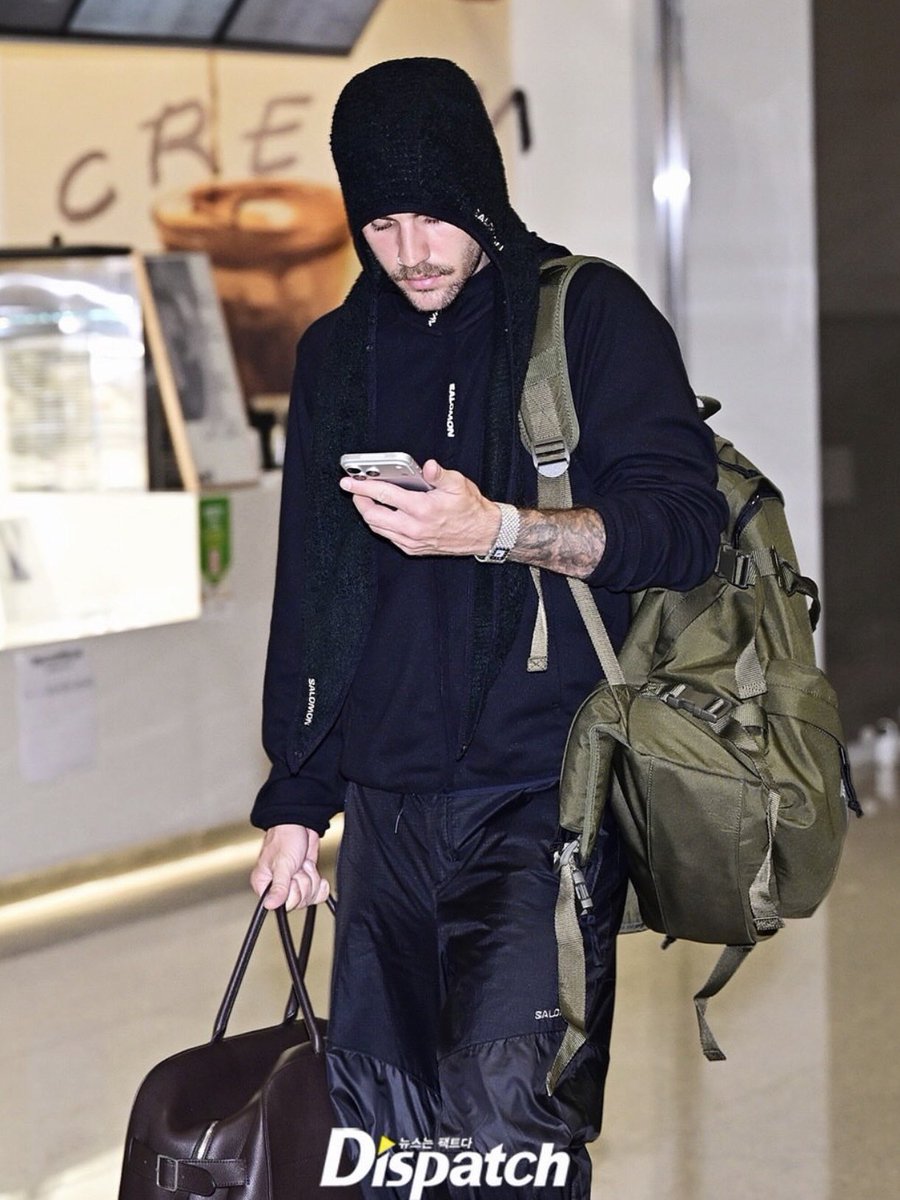 offmysizzler's tweet photo. justin está usando ropa de su talla muchachas, pidan un deseo https://t.co/M36URA5wtc