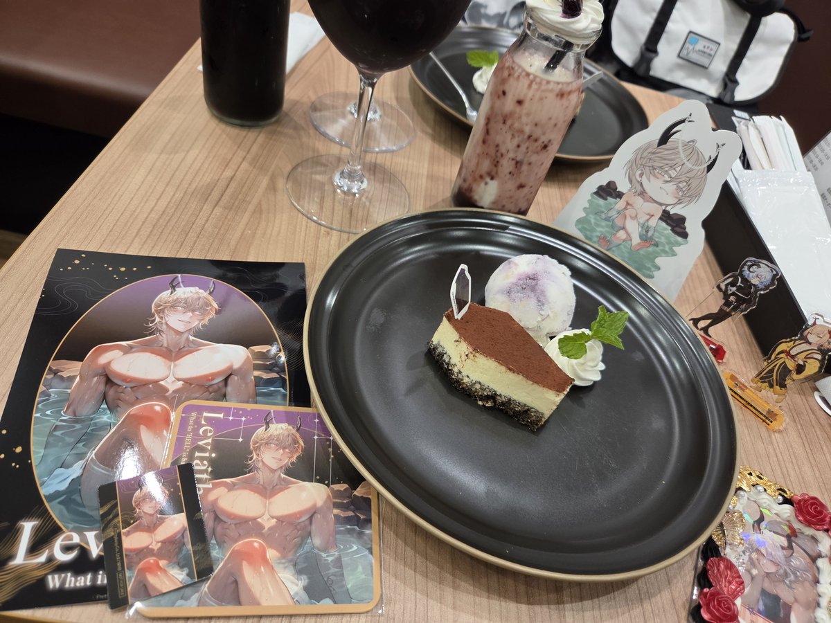 Setoka9924's tweet photo. 最後はレヴィアタンセットを頼みました！特典は全て借りました！

もうこの頃にはお腹いっぱいすぎてレヴィアタンのデザートの量に感激しながら食べました😋 https://t.co/WTQ5JGLTdt