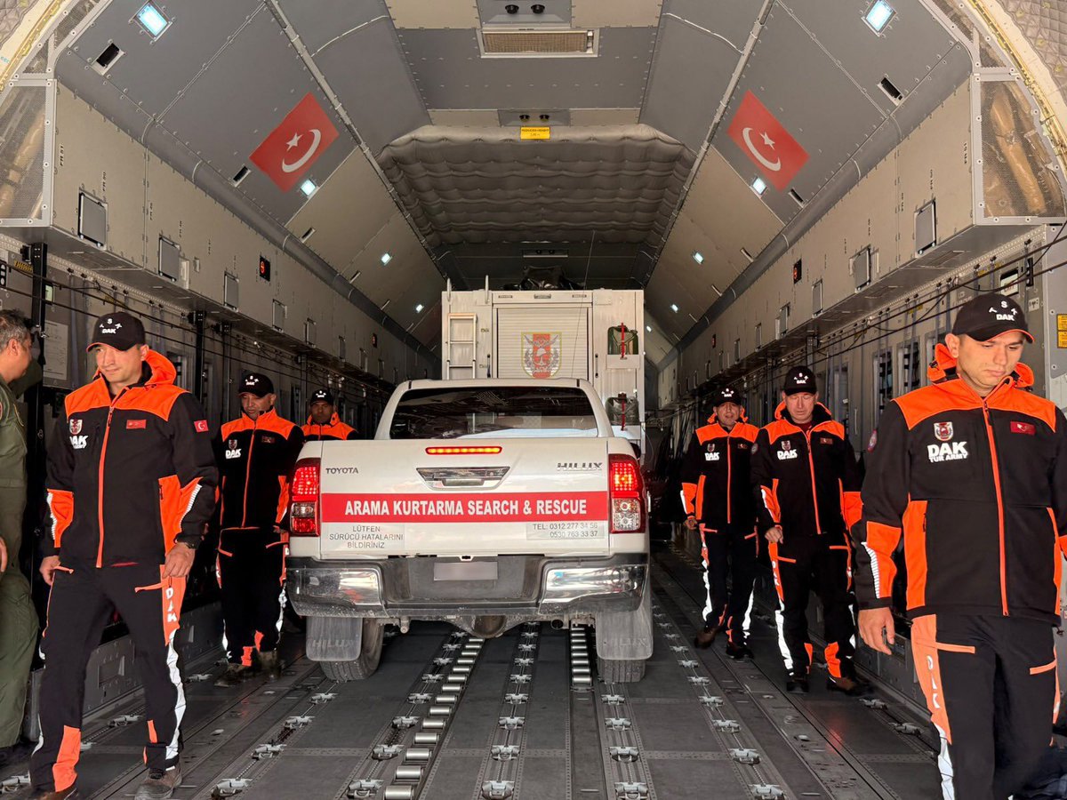 C4Defence's tweet photo. A400M ile Yükleme Eğitimi Gerçekleştirildi
Loading Training Conducted with A400M

📌 Türk Silahlı Kuvvetleri İnsani Yardım Tugay Komutanlığına ait arama kurtarma araçlarının A400M nakliye uçağıyla taşınmasına yönelik “Uçak Yükleme Eğitimi”, Mürted Hava Meydan Komutanlığında icra edildi.

🌐

📌 Aircraft Loading Training for the transport of search and rescue vehicles belonging to the Turkish Armed Forces Humanitarian Assistance Brigade Command aboard an A400M transport aircraft took place at Mürted Airfield Command.

#A400M @tcsavunma