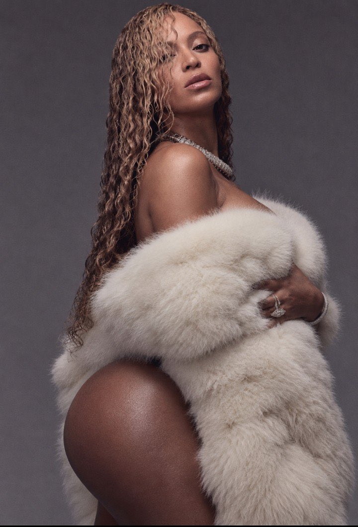 YonceBarbie_'s tweet photo. Like cmon my bitch is TEA https://t.co/1HCNi8YZKZ