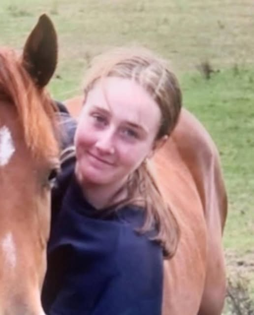 Alexandr4Denman's tweet photo. LETS FIND HER EVERYONE SHARE PLEASE ....
We are urgently seeking to find Abbi who has been reported missing from Eastergate.
The 22 year-old was last seen at 12.30pm earlier today, 26th October.
Abbi is 5'7" with long brown hair, she was last seen wearing a green tartan style jacket, black leggings, and cream coloured trainers.
She has links Chichester, Horsham, Crawley and Bognor.
We are concerned for her welfare.
Anyone who sees Abbi or knows her whereabouts is urged to call 999 and quote serial 530 of 26.10.
