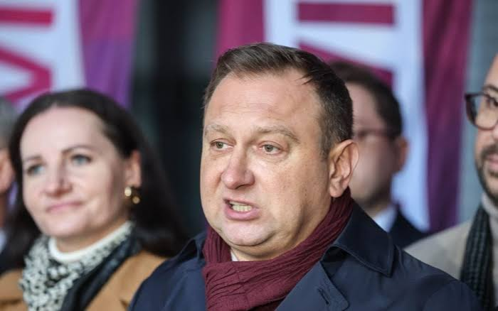 PrawakMatii's tweet photo. 📢PO pierwsze odpierdol się stary czerwony komuchu🔴 od Prezydenta Rzeczpospolitej Polskiej🇵🇱 !!!! PO drugie, zacznij coś robić pasożycie, bo to my zapierdalamy na takich nierobów, jak ty i za nasze żresz, a nie my za twoje! Zrozumiał czy przełożyć na lewacki?!😡😡😡😡😡😡 https://t.co/TsAbQfDzl2