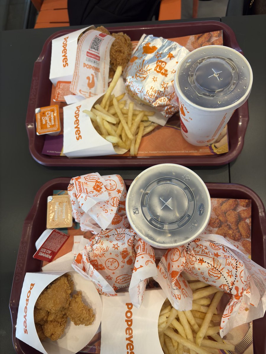 iamlavenderhaze's tweet photo. Bugün şahsi oğlanla popeyes gömdük https://t.co/c1GTdr9iyE