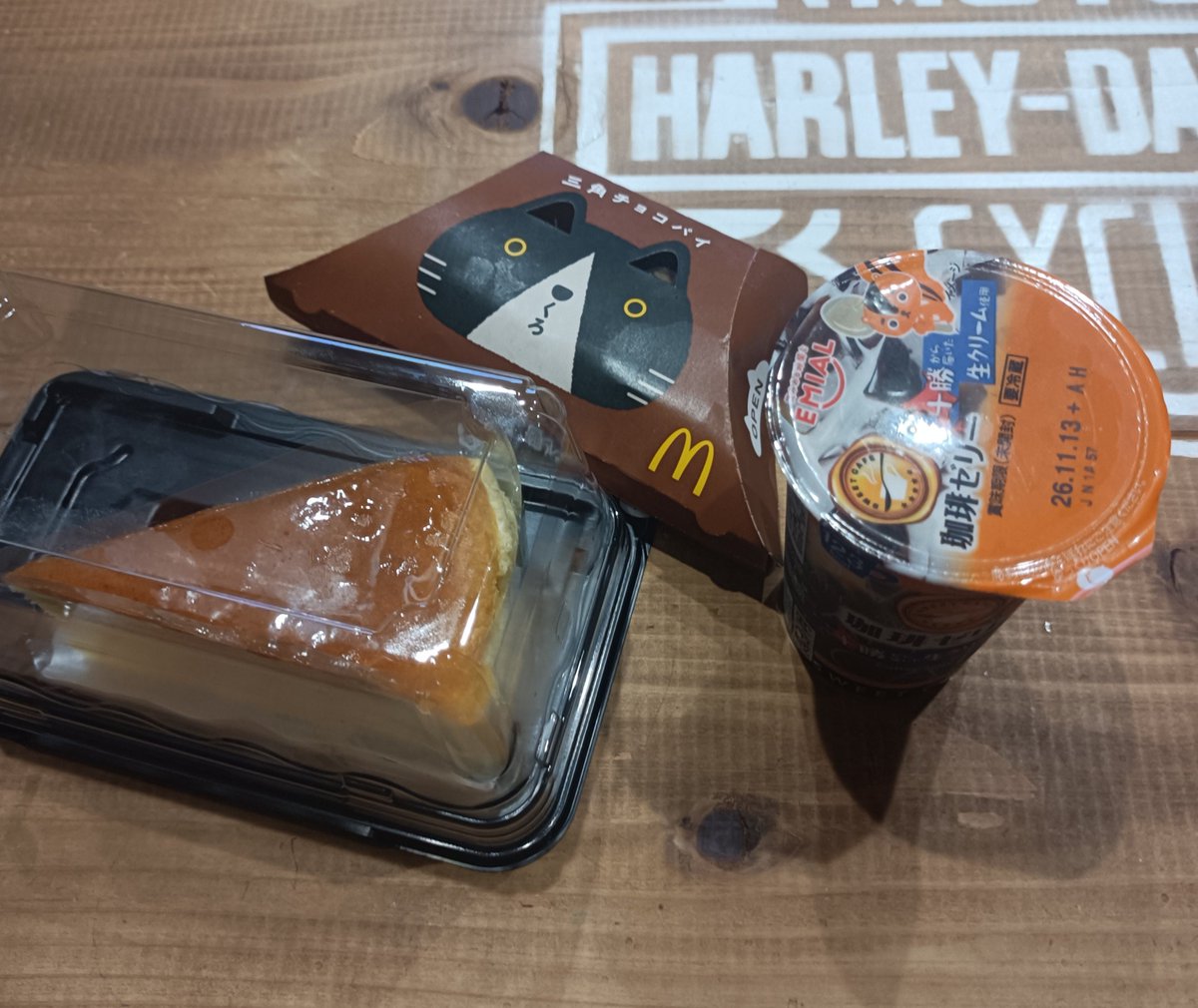 rai13245's tweet photo. 今からライオンキング見るんですけど…すげぇ夜食が整ってる https://t.co/LfCICqqCjh