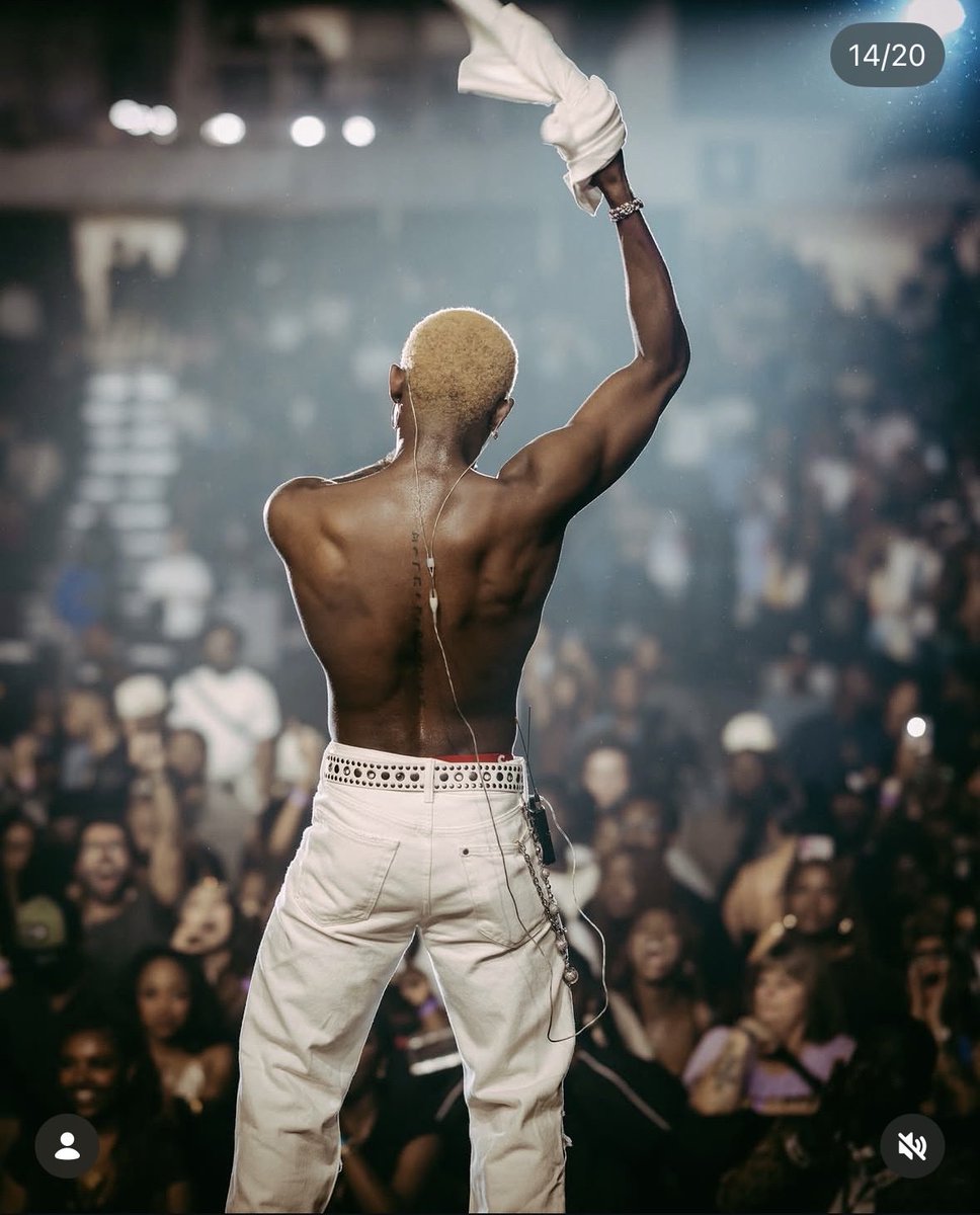 Oyasclever24's tweet photo. 🚨Omah Lay has postpones his‘Clarity of Mind’ Tour dates following due to knee injury few days ago 🤕🩼💔

#omahlay
#clarityofmind
#Afrobeats https://t.co/zM8rHMbW2V