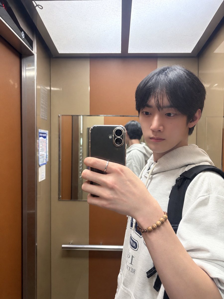 dodonyy__'s tweet photo. 도형 코스모룸

다시 여기 바닷가 🌊 누가 더 닮았나요??

#아이덴티티 #idntt #구도형 #koodohyung https://t.co/4MpC4FtRaP