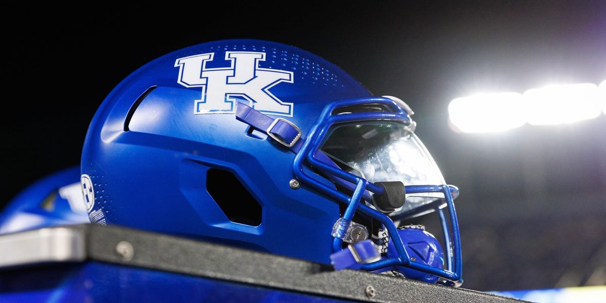 UKWildcatsWire's tweet photo. Kentucky QB commit Marcus Washington discusses Wildcats future

📸 Jordan Prather, Jordan Prather-USA TODAY Sports https://t.co/fw97dNTjD8 https://t.co/uVHslzO3bD