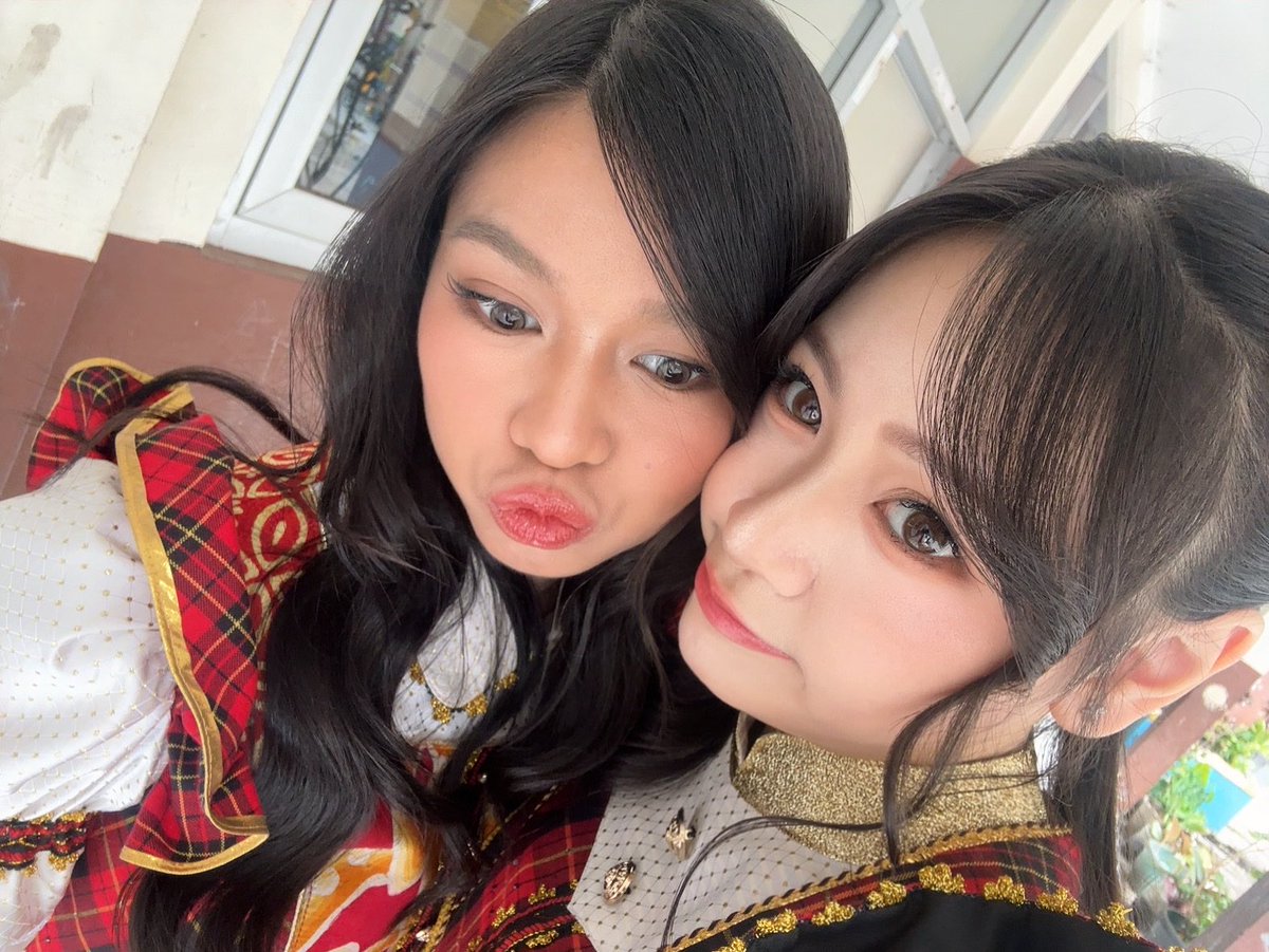 Lily_JKT48's tweet photo. Terimakasih banyakk idn liveunya, ditunggu banyak fotonya ini jujur satu satu yaa JAHSHSS ak ngutang banyak foto nanti diingetin terus yaa Hehe, Jangan lupa meng stream ayo senyumlahh!! Leesgaurrr! Aku sangat bersyukur bisaa ikut dalam mv inii!! Terimakasih banyakk kepada semuanyaaa yang sudah ikut dalam berpatisipasi dan meramaikan jugaaa!! And remember to take care of yourself yaa cuz you're a great person and you're important more than you think!! Soo U deserve happiness yaaa 🥺 jagaa kesehatanyaa semuanyaa, i pray yang terbaik for all of us and i hope u know that ur not alone menjalani inii, jadii semangatt yaa love manusia manusia kuat 🥺🫶🏻 nitelyyy
