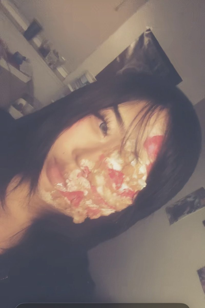 v4mp_lve_'s tweet photo. Mwah 🍰 https://t.co/wi7EQHzPjE