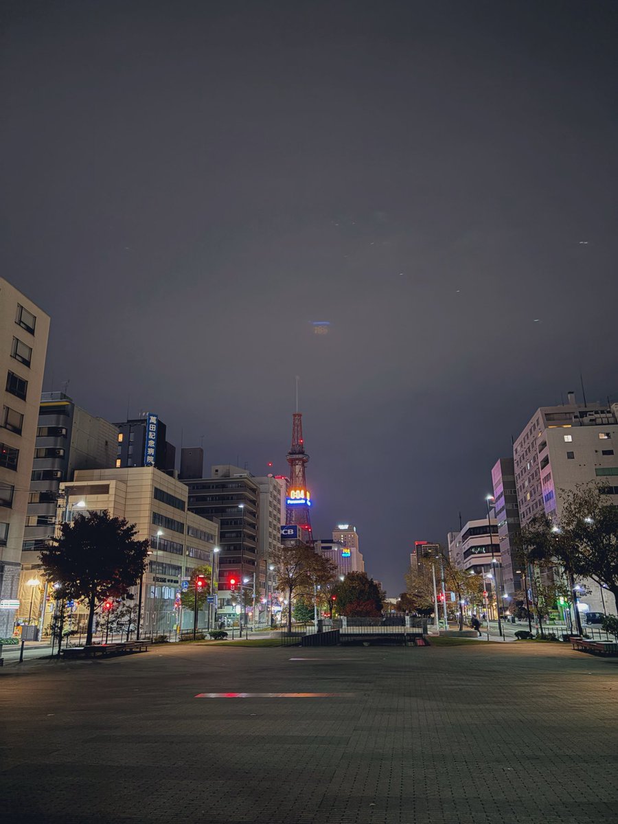 tmptainment's tweet photo. この時間まで仕事してると、たまにふと

　・・・意味あるんかな？

ってなるんだけど、間違いなく誰かのためにはなってるから

　ま、それならいいか

と思える夜。さみぃ。 https://t.co/pvbsF5eWcQ