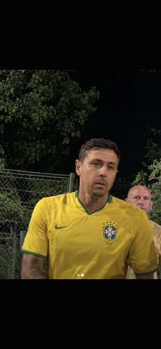 tmara_almeida's tweet photo. @m0nsterm4chine Consegui tirar esse print é o que aparece se escondendo no final quando vê que é filmado espalhem vamos ajudar a fazer justiça, se conseguirem faça o mesmo printem e divulgue em todos os vídeos de violência que aparecer .  Tentamos melhorar a imagem. https://t.co/cj4yAnaG7p