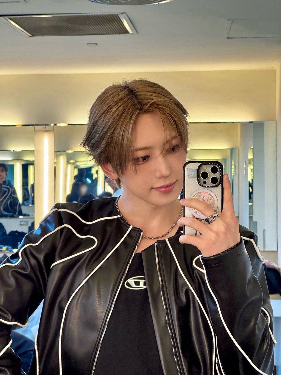 RhodesO_o's tweet photo. 난 이것도 리더즈라고 침 https://t.co/eRyC6ZpSDQ