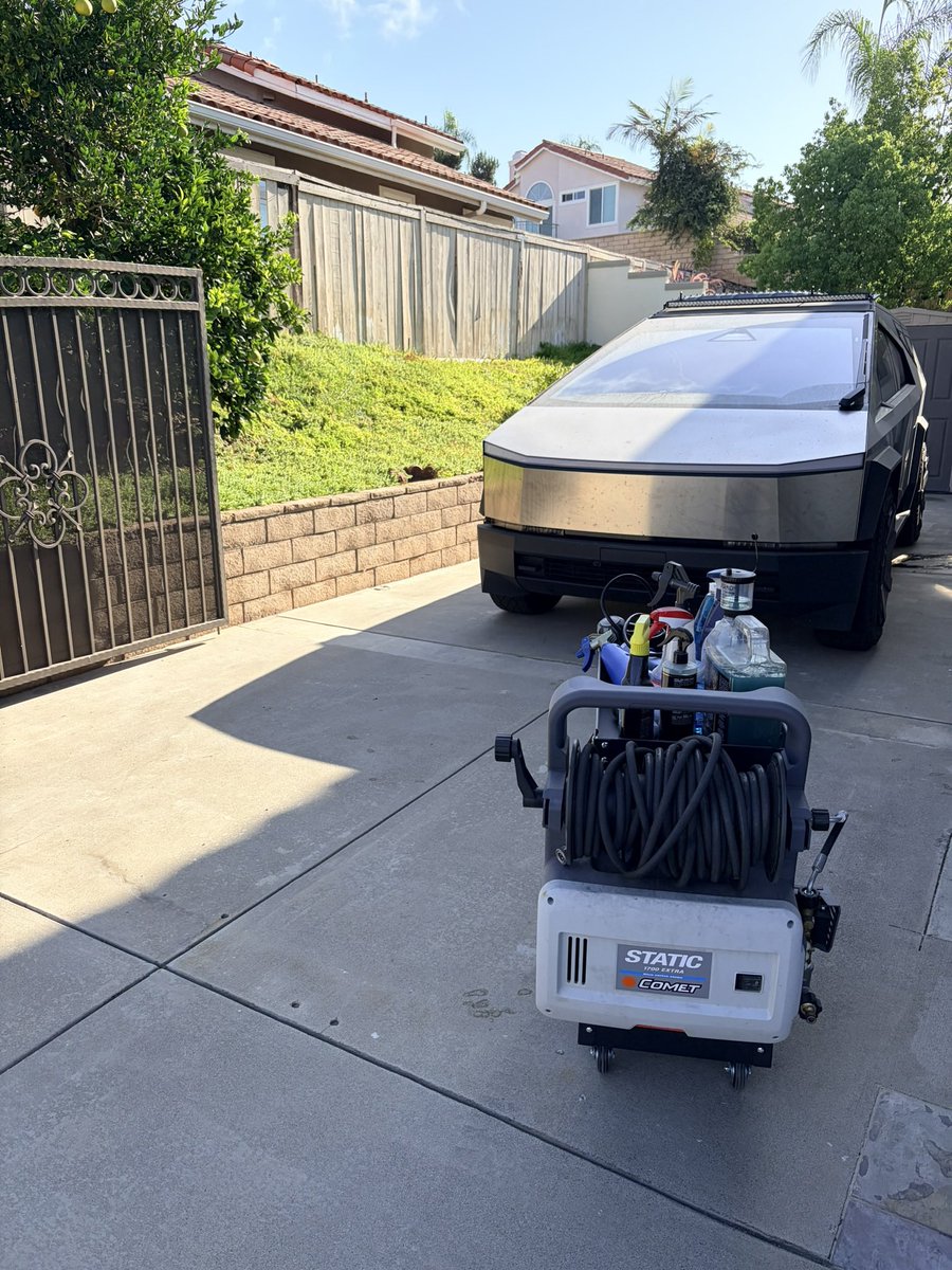 affinity892's tweet photo. I've built a mobile car-washing cart. 

What do y'all think? https://t.co/vJWEEXzHK3