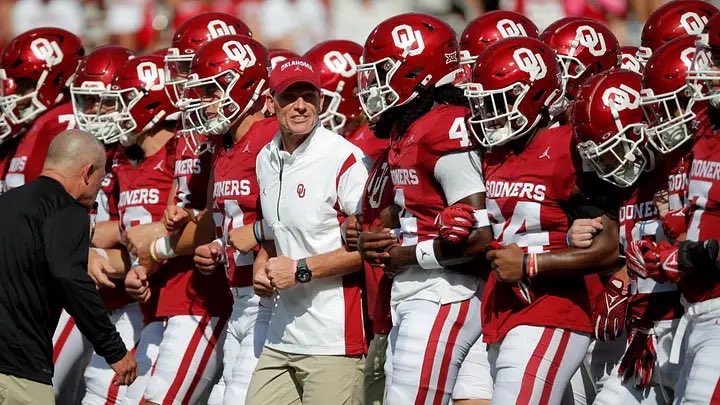 KREFsports's tweet photo. Current OU bowl projections:

ON3 (McMurphy) - No bowl

ESPN (Bonagura) vs. USC in Vegas Bowl
ESPN (Schlabach) vs. OK State in Texas Bowl

CBS - vs. OK State in Texas Bowl

Sports Illustrated - vs. Texas Tech in Texas Bowl https://t.co/0iLMDZB7Mh