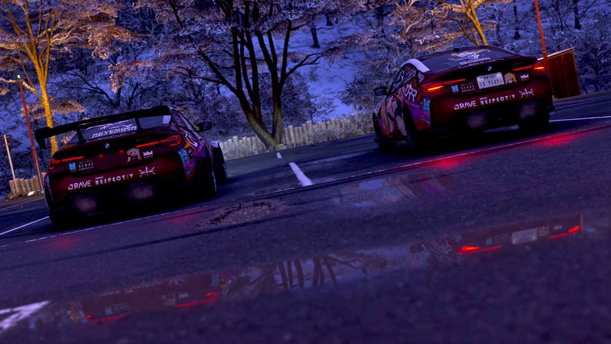 hatsuneluce's tweet photo. Thank you @q1877531479 for the car meet today and the time together! Took some pictures of some of our amazing creators! Thank you @Kuro_danta6 for making these for us to enjoy! 💜 https://t.co/e2aEpKoGD8