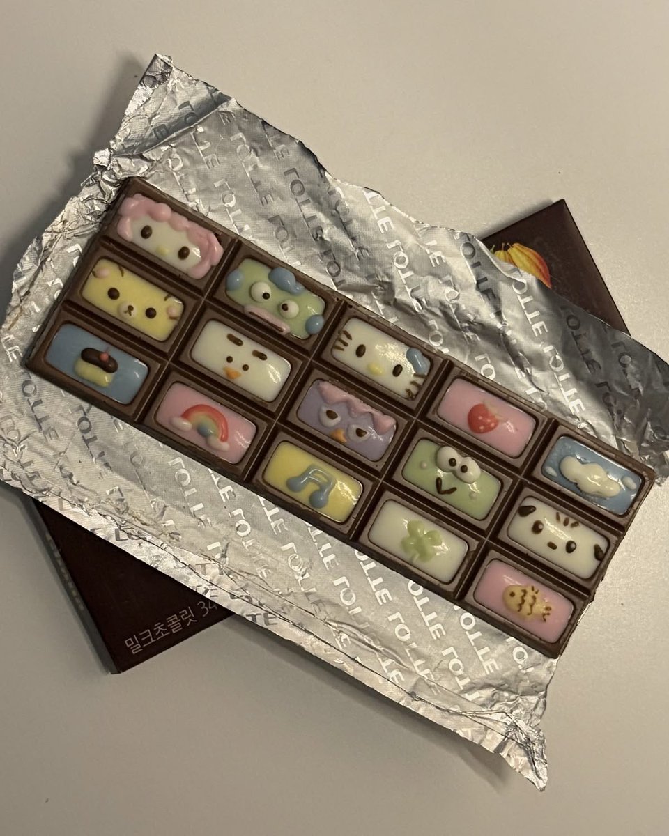prtygal777's tweet photo. cutest chocolate bar ever https://t.co/EGYHAj3xkZ