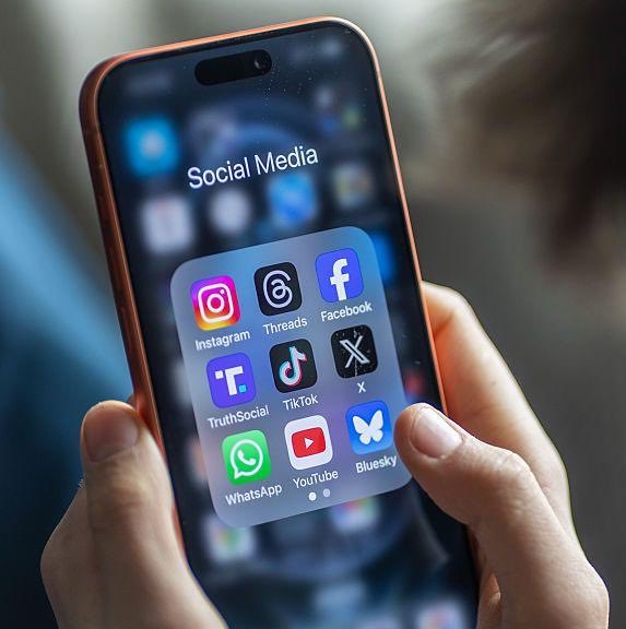 GlobeEyeNews's tweet photo. French President Macron says social media is damaging our democracies. https://t.co/W4NecGtvZv