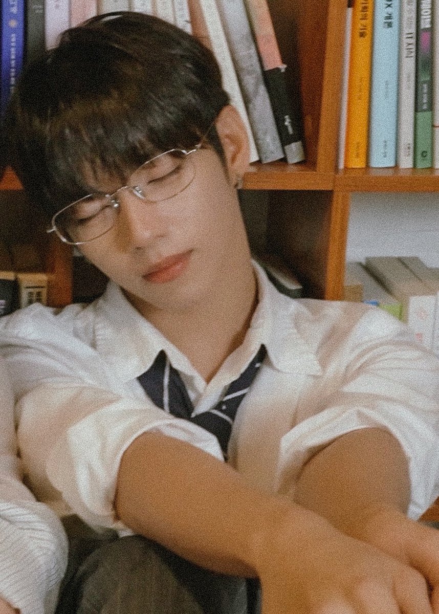 hourlyence's tweet photo. #제이엘 #JL #AHOF #아홉 https://t.co/h3I0aSnAKi
