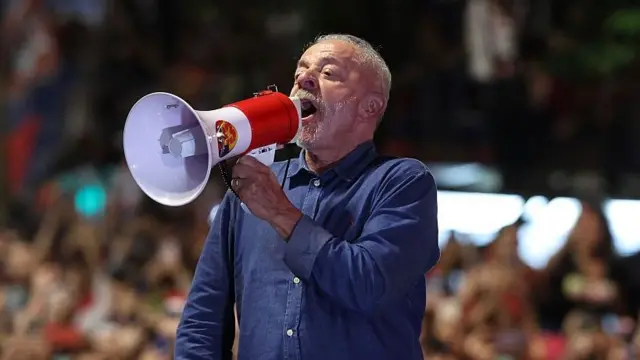 delpynews's tweet photo. ▶️FUERTES CAÍDAS TRAS EL TRIUNFO DEL LÍDER DE IZQUIERDA | ​​​​🔴📉

Los mercados de Brasil se desploman luego de la victoria de Lula en las elecciones presidenciales.🇧🇷🔥

En Wall Street, las acciones de importantes bancos brasileños registraron un descenso de alrededor de un 30 % durante las operaciones previas.😱

Vía: New York Times y radiocentroec (IG)