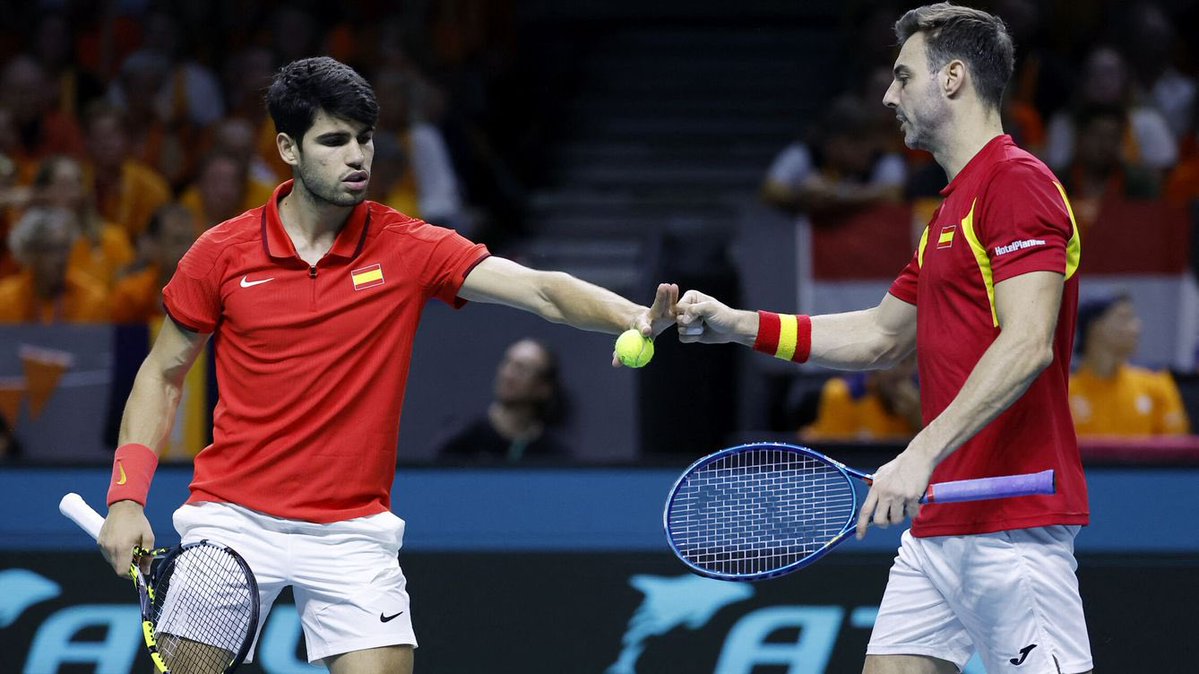 DirectoSaque's tweet photo. 🇪🇸 ¡ESTE ES EL EQUIPAZO DE ESPAÑA PARA LA COPA DAVIS! ✍🏼⬇️

🎾 Carlos Alcaraz, Rafa Jódar, Alejandro Davidovich, Marcel Granollers y Pedro Martínez forman la convocatoria de David Ferrer para la Final 8 de Bolonia

📝 Artículo en web: https://t.co/bI5RPieGcA

@RFETenis @CopaDavis https://t.co/QVZOtlKBp5