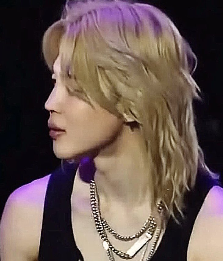 jiminourdiva's tweet photo. He really has the prettiest side profile and the most beautiful facial features to ever exist 😍 https://t.co/Ka4whJ92bE
