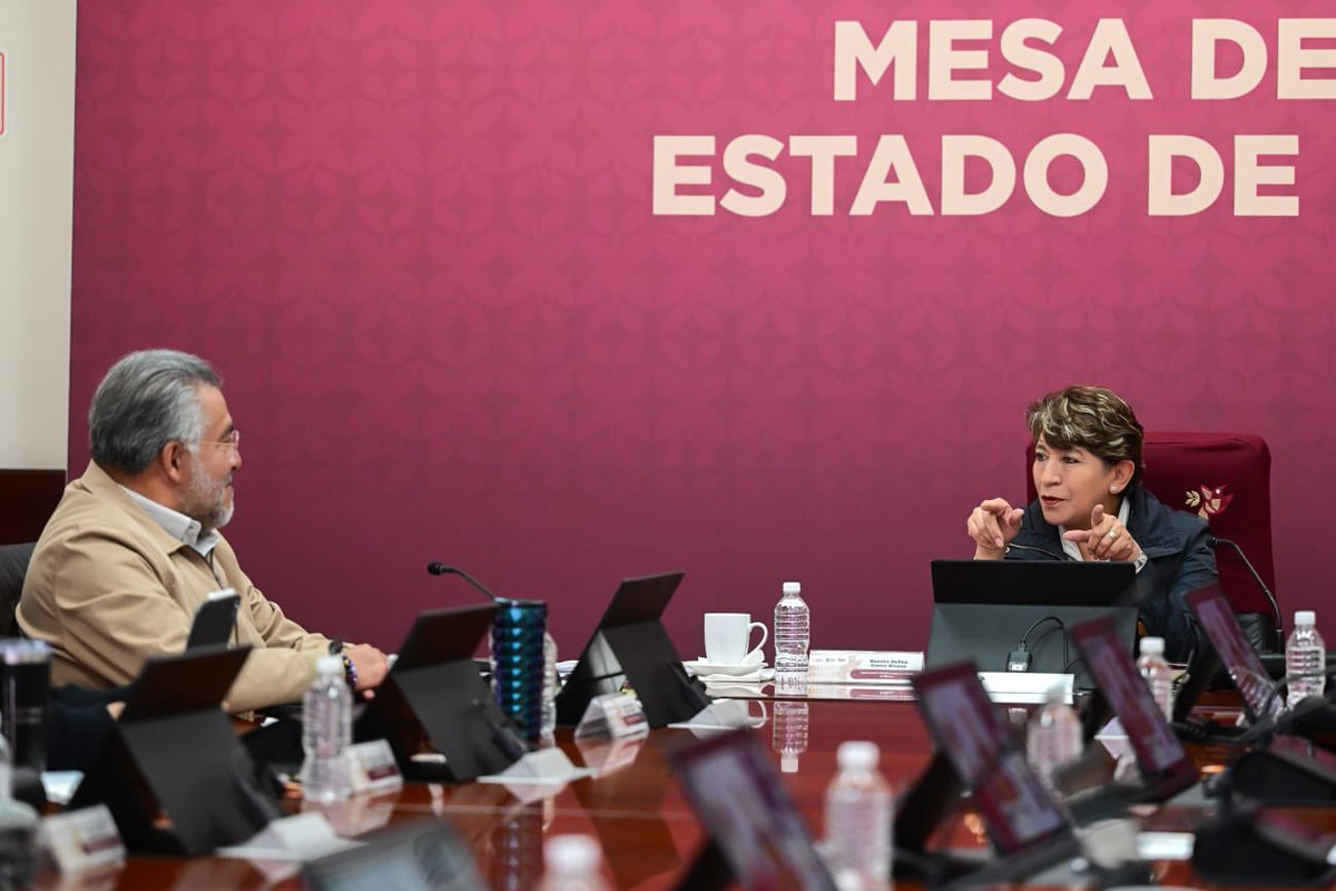 horacioduarteo's tweet photo. Amigas, amigos, tengan un gran inicio de semana. 
En Palacio de Gobierno, ya nos encontramos sesionando la Mesa de Paz para recibir las instrucciones de nuestra Gobernadora @delfinagomeza. 
#ElPoderDeServir https://t.co/0VA7iWH9qu