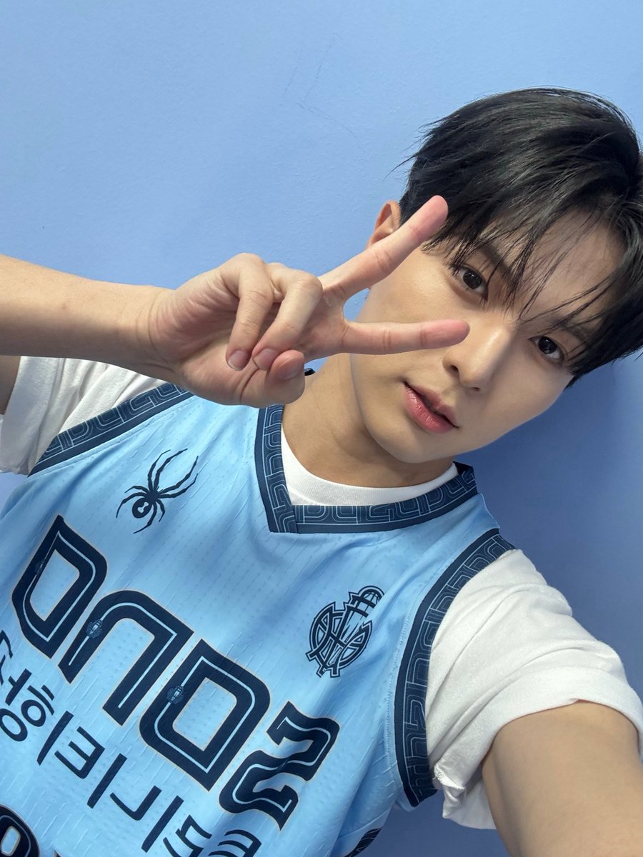 Milk_zero_zero's tweet photo. 진짜어무예뻐서눈물흘리는중ㅅ,.ㅂ,, https://t.co/Wxf0rMuAIh