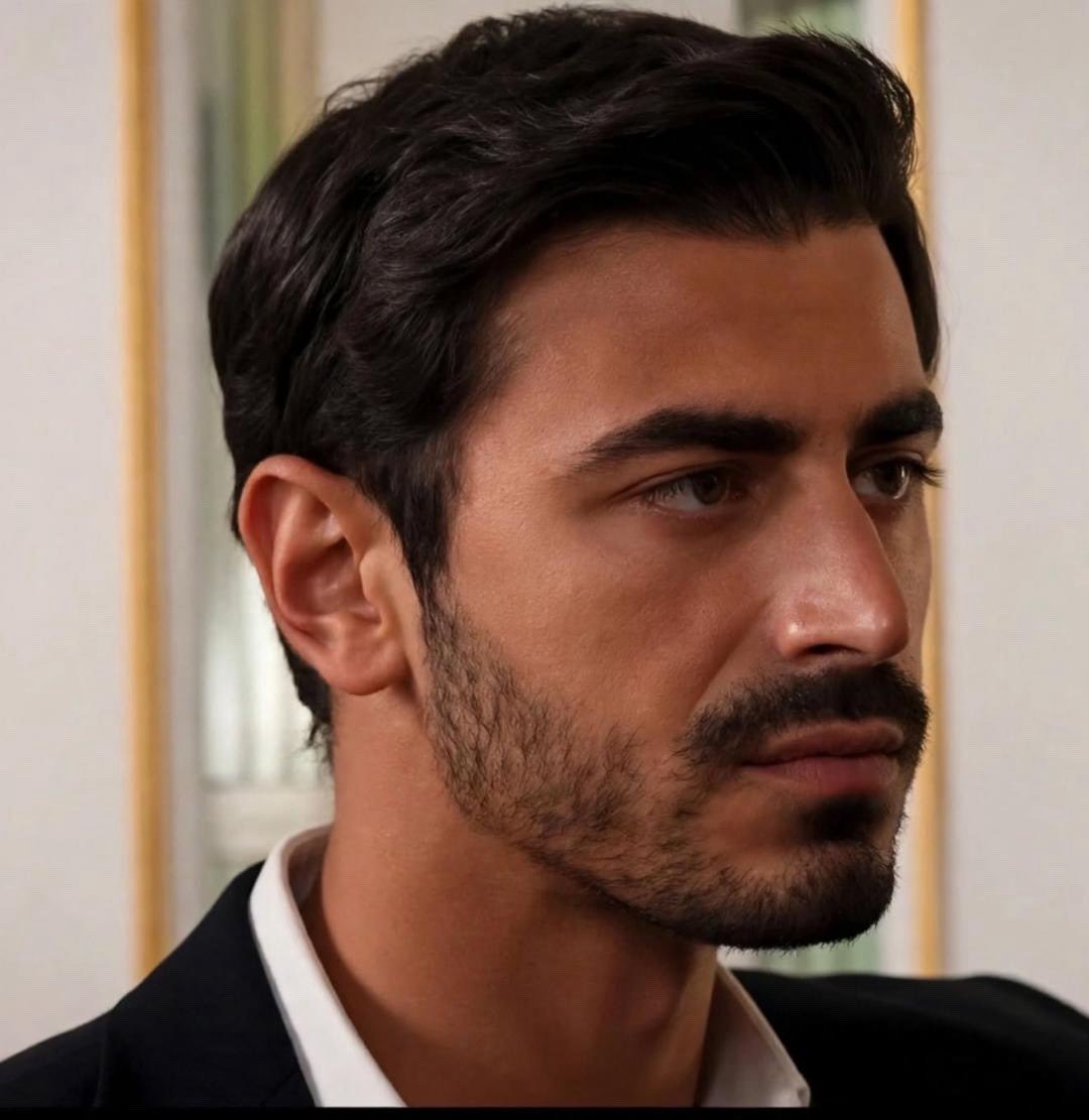 EminG_Etkinlik's tweet photo. 🎬 Arafta • 30. Bölüm

Her şeyini kaybetmiş olabilir ama gururunu asla! Ateş Karahan, Hazar’a karşı son sözünü söylemeden gitmeyecek. 🔥♟️

 #EminGünenç #AteşKarahan #Arafta https://t.co/kQN9vbZsrd