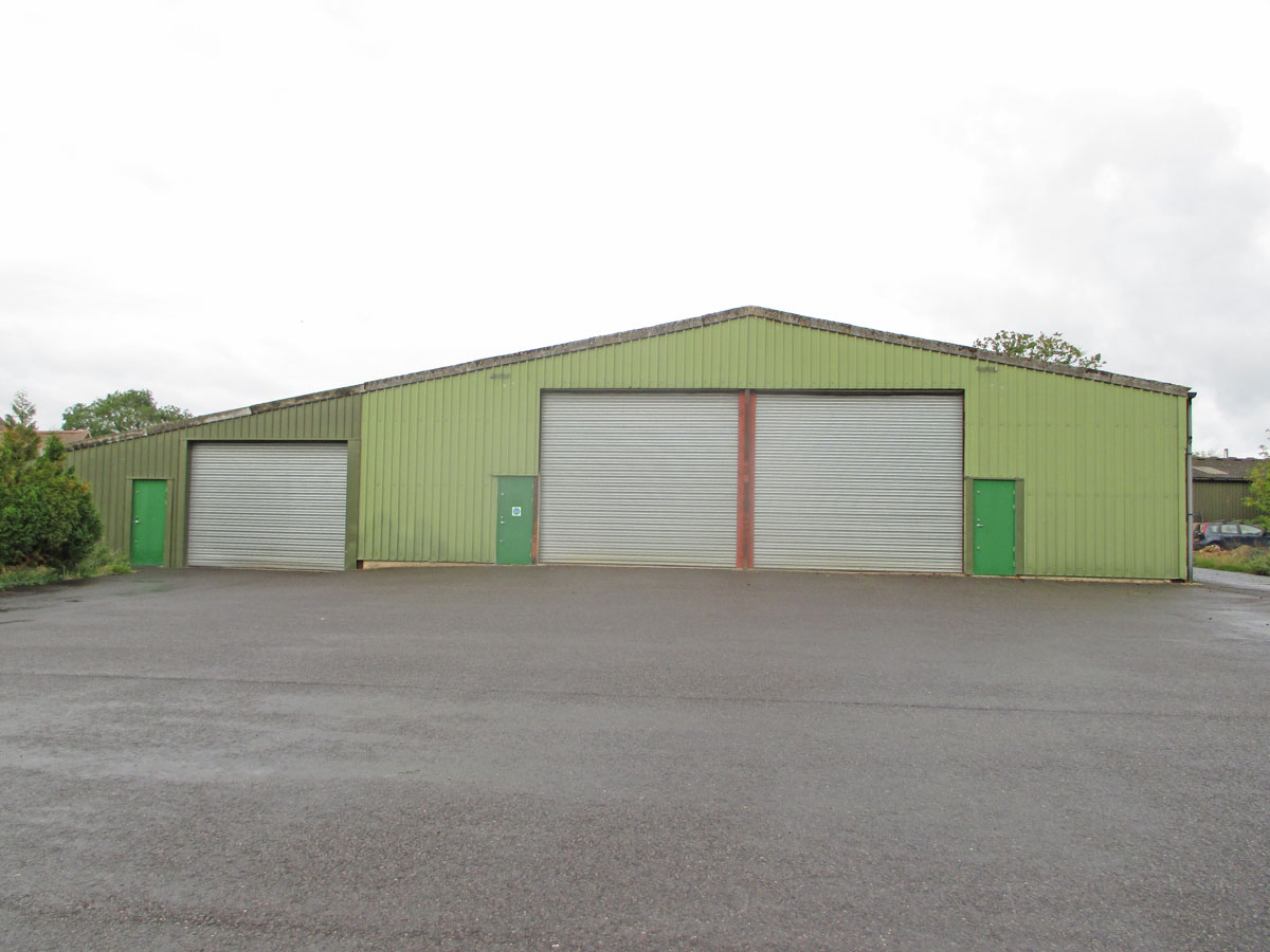 EachEstate's tweet photo. Lawson Commercial #LawsonC
TN22 #Isfield Newhouse Farm
Station Rd to LET 2,280-6,898 sf / £12.5-14K pa
https://t.co/EZLPTkxiA7
3 Units For Low Key Storage. Together Or Separately. 
An initial 12m agreement or 3y lease.. https://t.co/jpoYuVQ0ak
