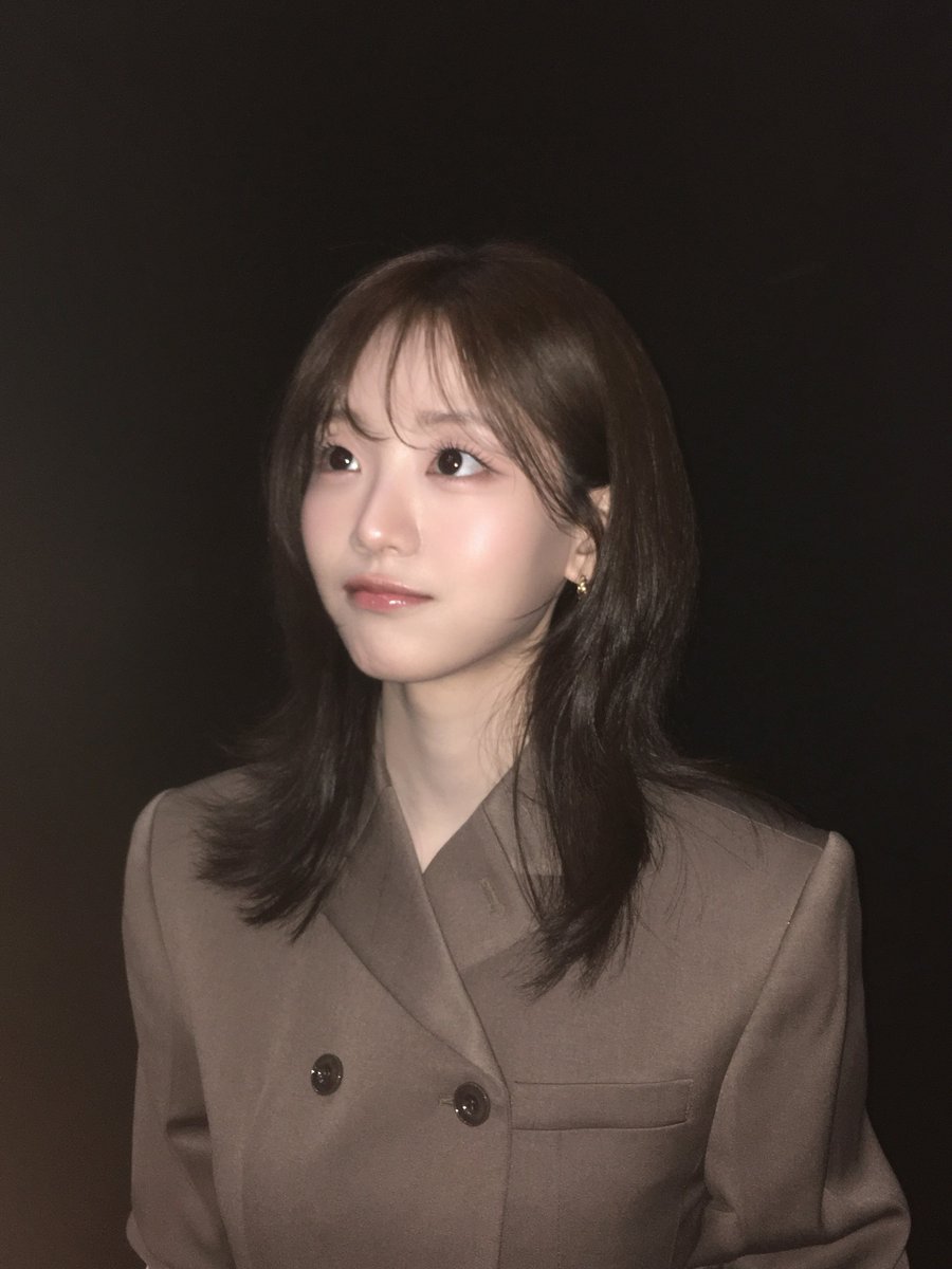 yihyun_1208's tweet photo. 데뷔 9주년 너무 너무 축하해요~ https://t.co/oY683RQYtt