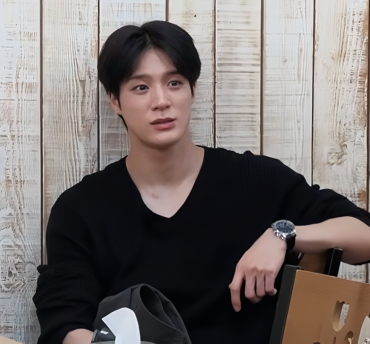 bnggeopang's tweet photo. jeno: watch seharga rumah + amex + sunglasess dior https://t.co/EoEgpxI7Pq