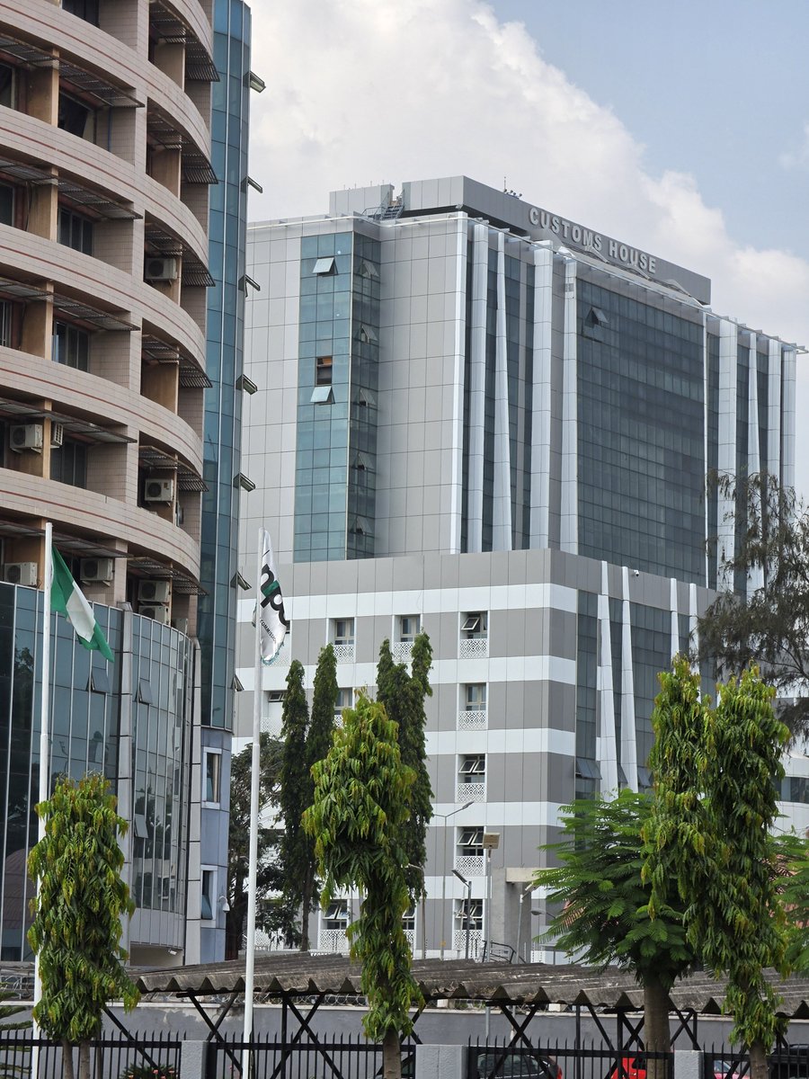 Victorokeke_'s tweet photo. The new Customs head office in Maitama. https://t.co/UVYmqWupRI
