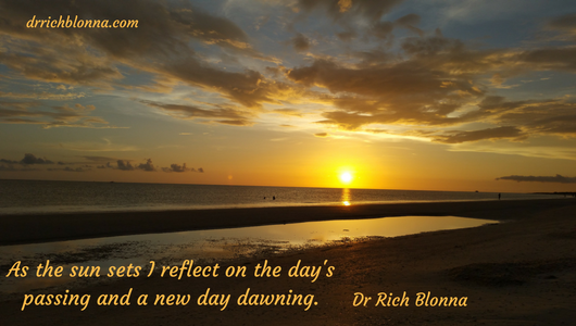 DrRichBlonna's tweet photo. The setting sun helps us reflect on the passing day.
If you like this photo you’ll love my “Sunrise Over Marco” photography books.
Check them out here: https://t.co/C2EjuwaMb1.
#Marco Island #mindfulness #sunset #beach https://t.co/jU0mnW2aXj
