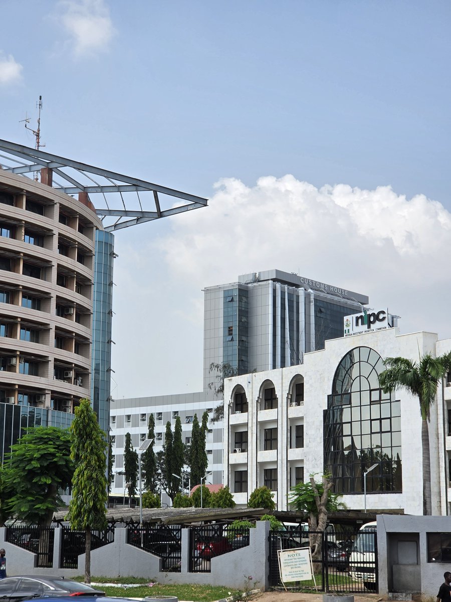Victorokeke_'s tweet photo. The new Customs head office in Maitama. https://t.co/UVYmqWupRI