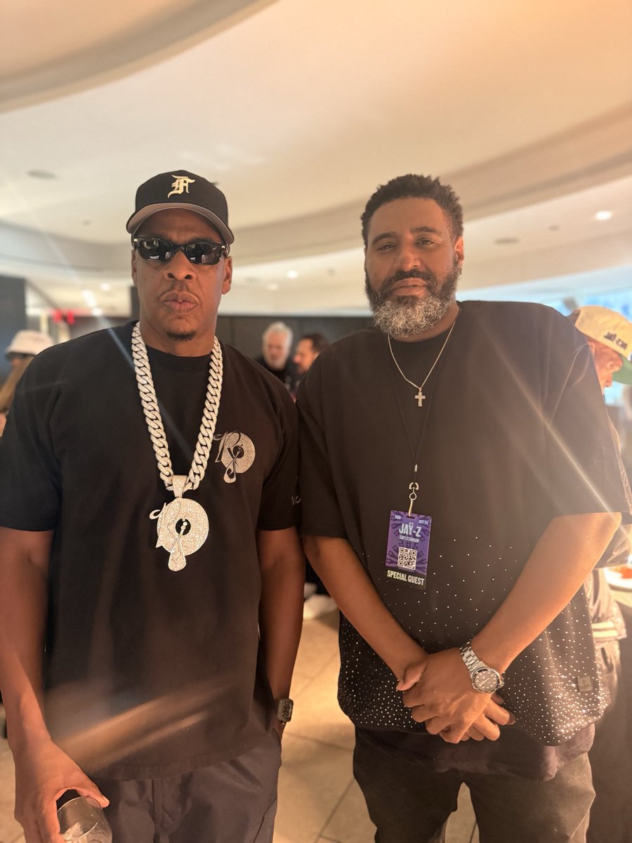 DjSlowpoke's tweet photo. Hov was on the aux slapping Az Chike…. Let that sink in. #JAYZ30 https://t.co/Y4vvsNQFIb