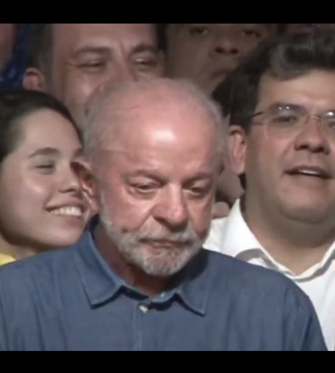 WalterGoiania's tweet photo. Pensando aqui . Será que o Lula queria realmente ganhar essa eleição ?? Mais 4 anos sendo xingado, vigiado, sem disposição pra viajar (idade). Não vai conseguir cumprir promessas. Acho que o Sistema obrigou ele . Outros tinham mais a perder . https://t.co/r9J6I27aTE