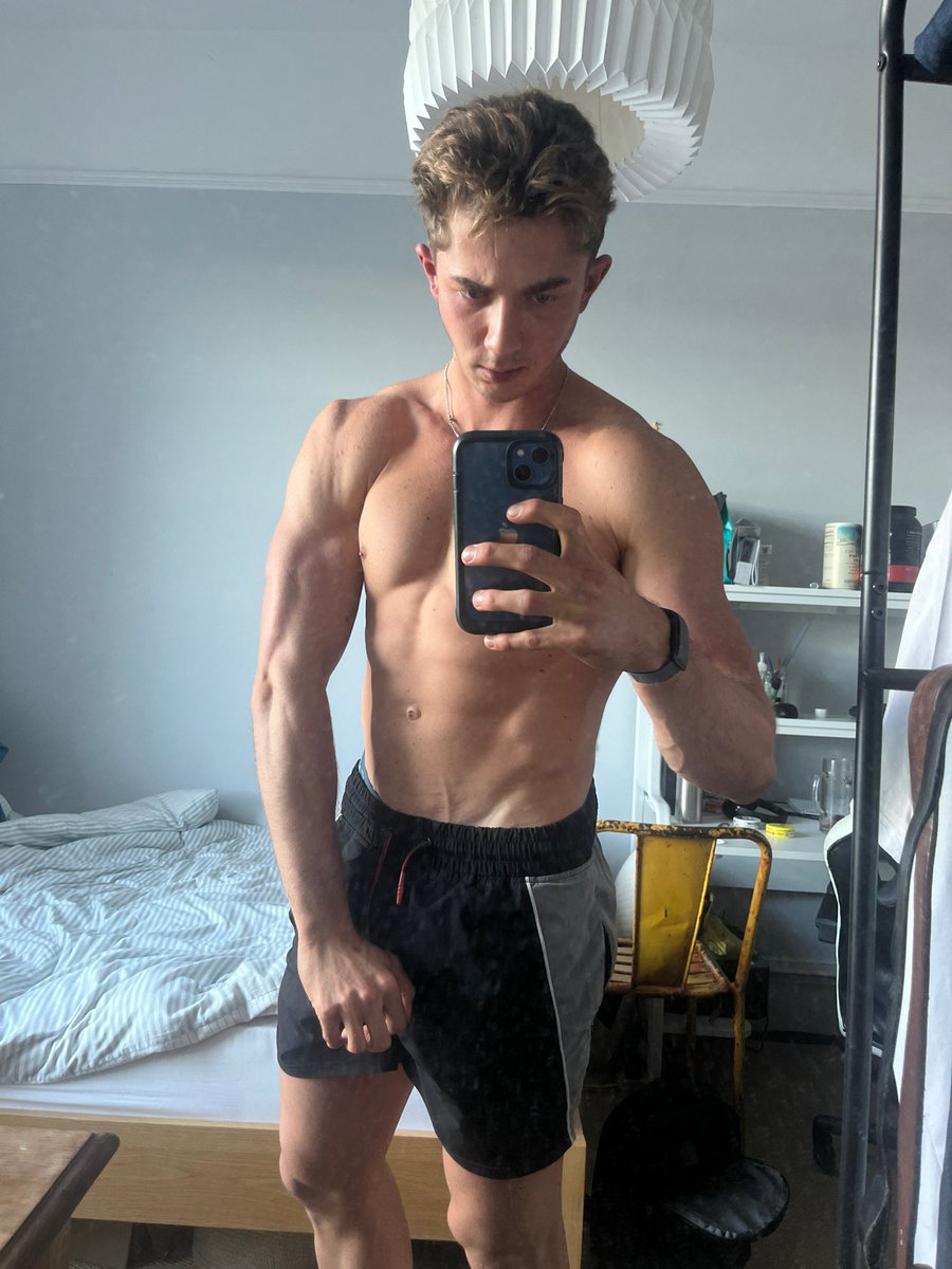 MasterMSterling's tweet photo. Finally home. Everyone DM me you know you’ve missed me👑🖕 https://t.co/2r80qIOfnn