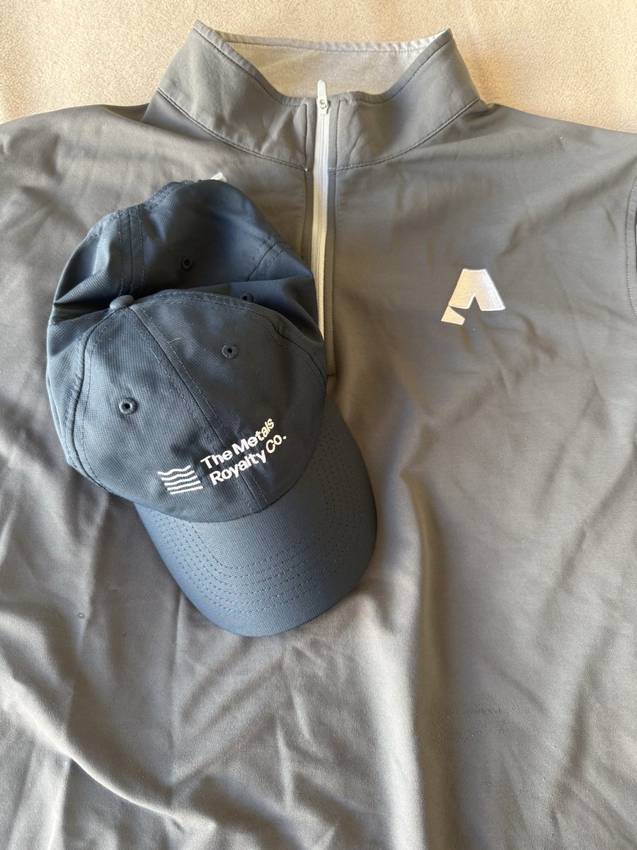 YellowLabLife's tweet photo. Golfing today…

The clubs are not scandium-aluminum alloy but let’s see what happens in 2027 https://t.co/wQMYKBhO34