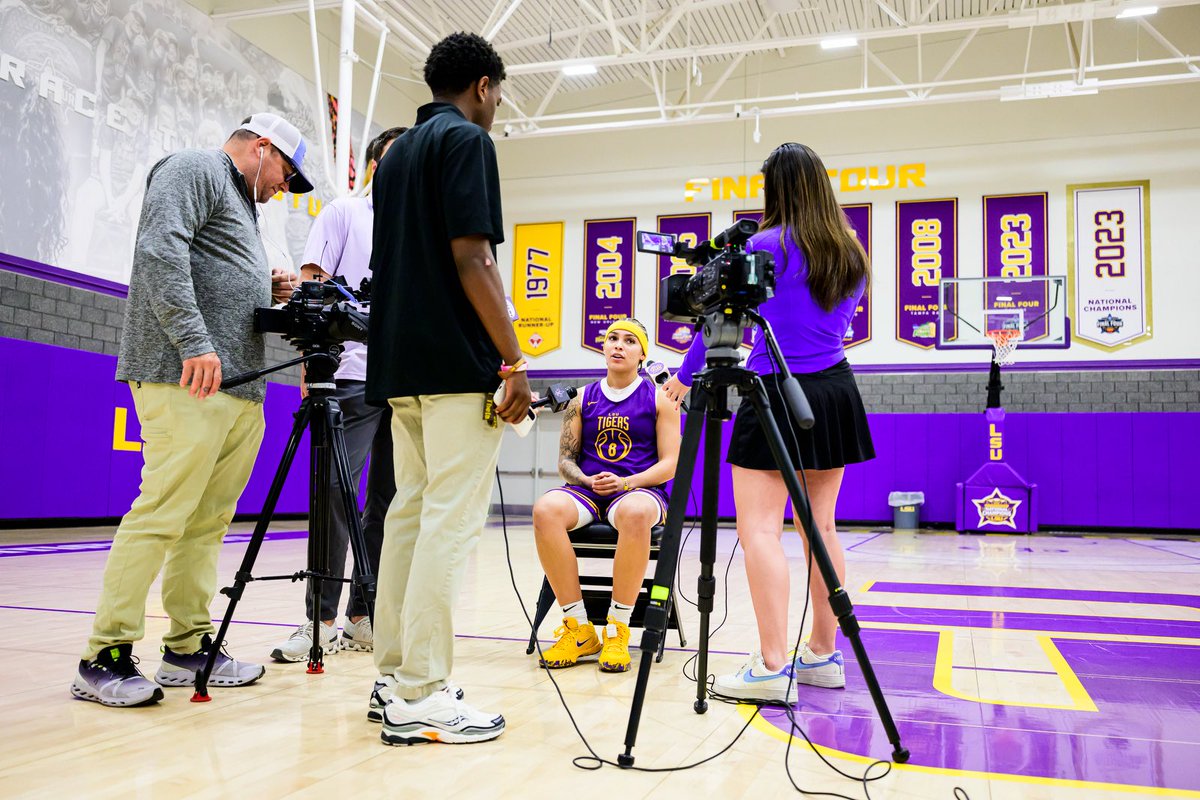LSUwbkb's tweet photo. Talk of the town 👀🎤 https://t.co/RI5MGinW6m