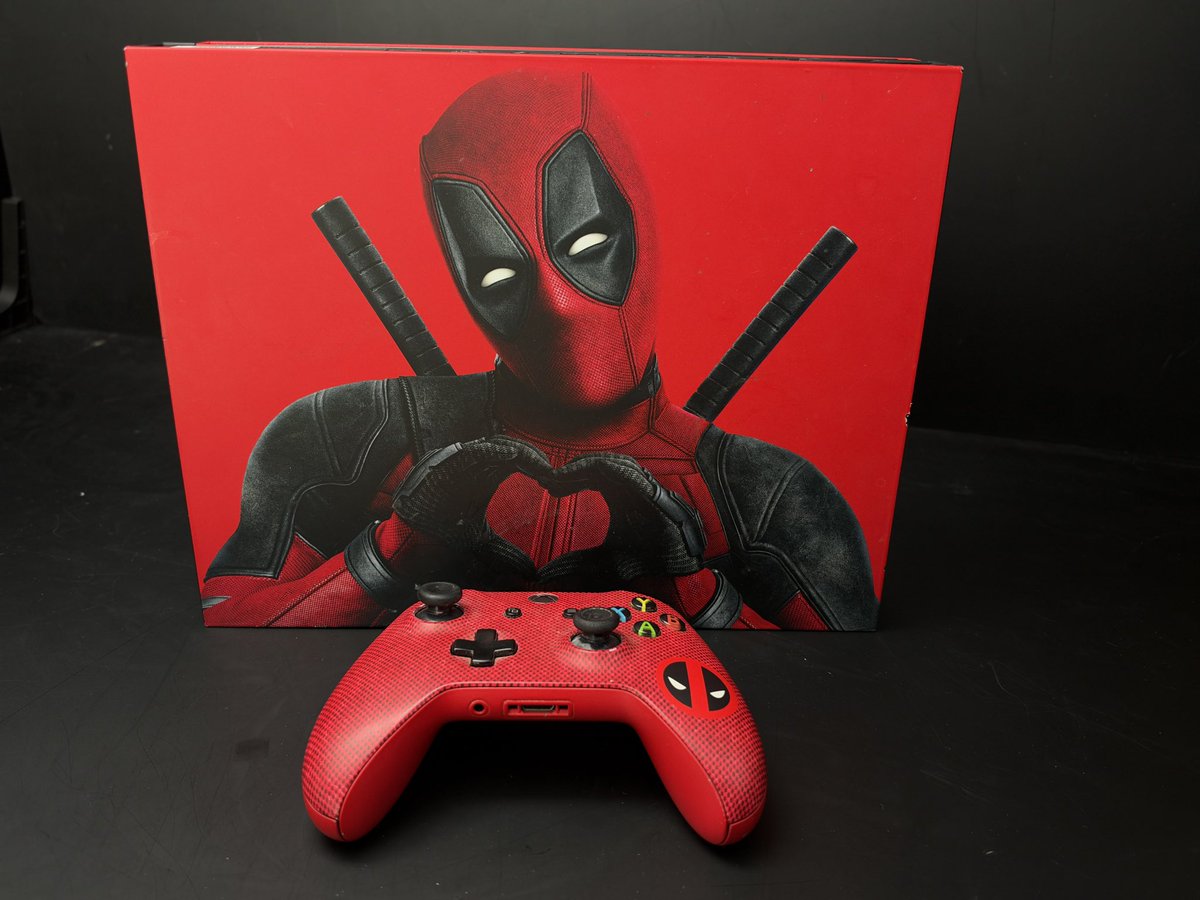 ClassicalTech3's tweet photo. Xbox One X Deadpool 2 console, awesome! https://t.co/nrqgyjvuxl