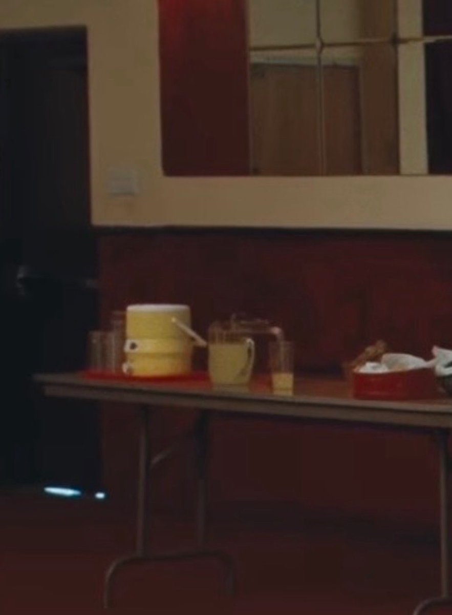 erodarryx's tweet photo. not harry putting lemonade in the mv https://t.co/JzPNpTtgqO