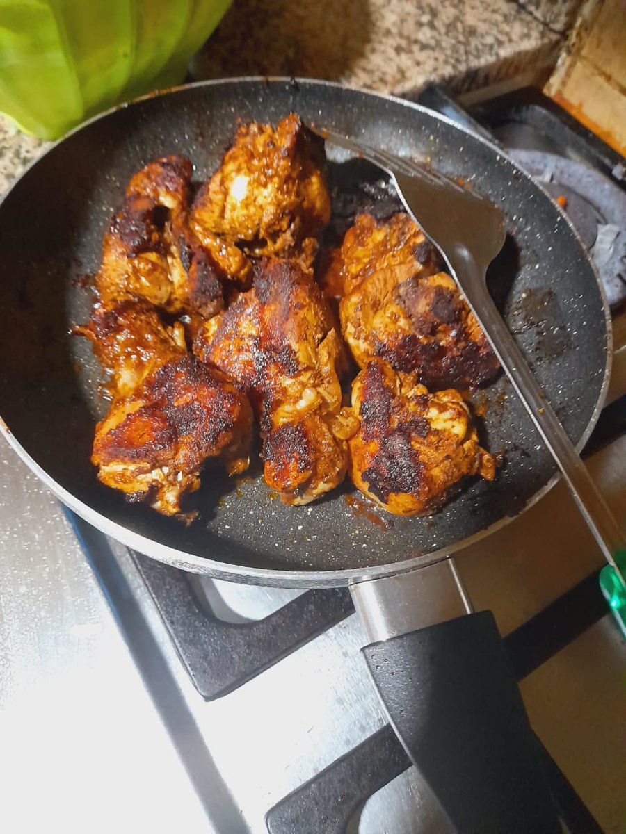 askcoachboye's tweet photo. I have a serious question.

Why do people ask for recipes when they already know they can't cook? 😭😂?

🤤 https://t.co/Krsx2keOV3