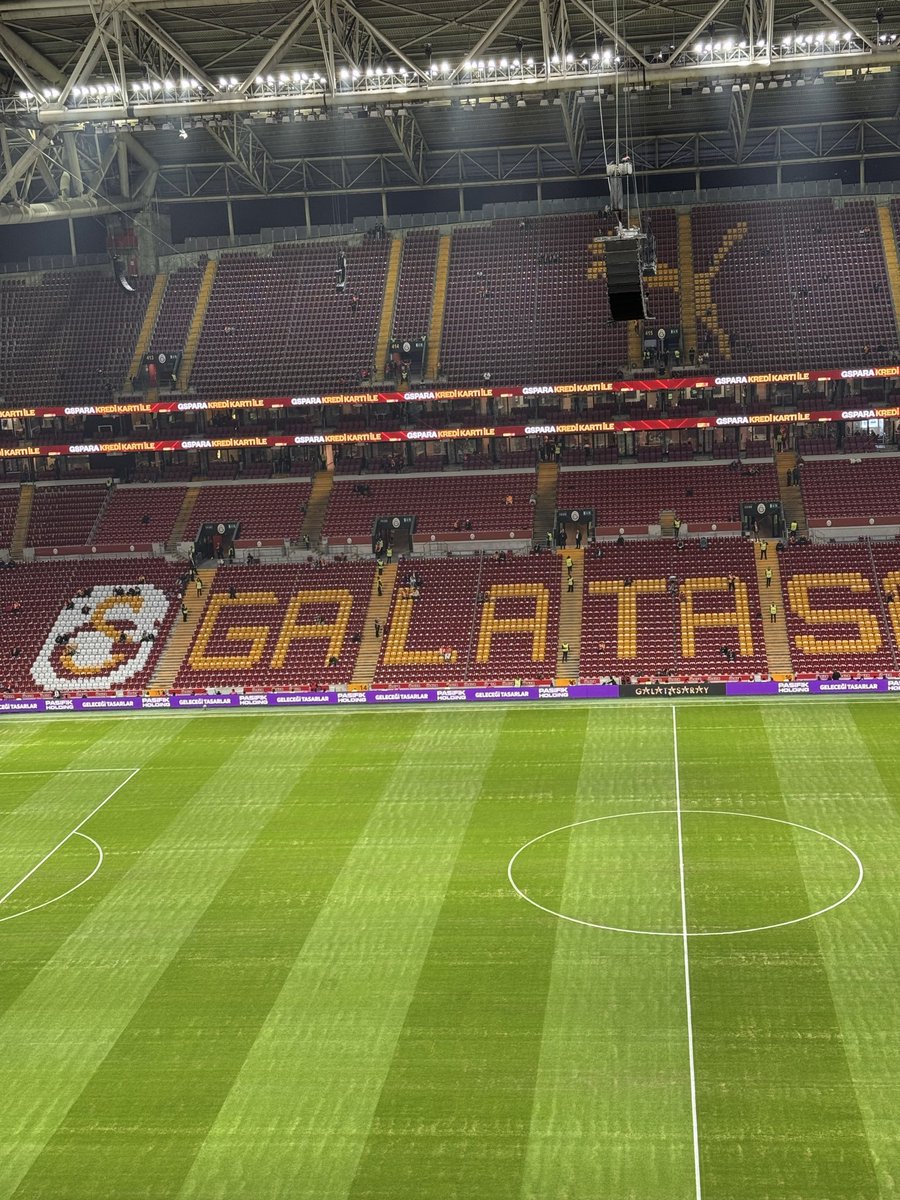 YellowRedReport's tweet photo. 👀 Ali Sami Yen Stadyumu hazır. https://t.co/VbUeqNz4di